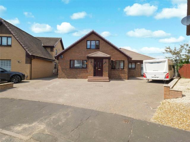 6 bedroom detached house for sale