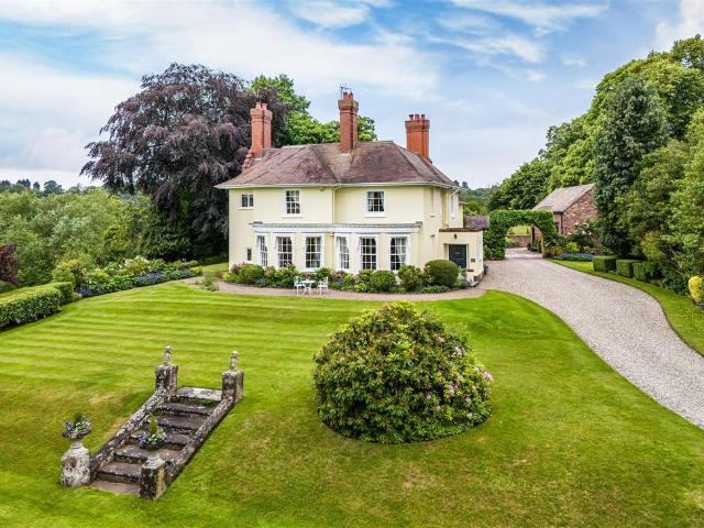 6 bedroom detached house for sale