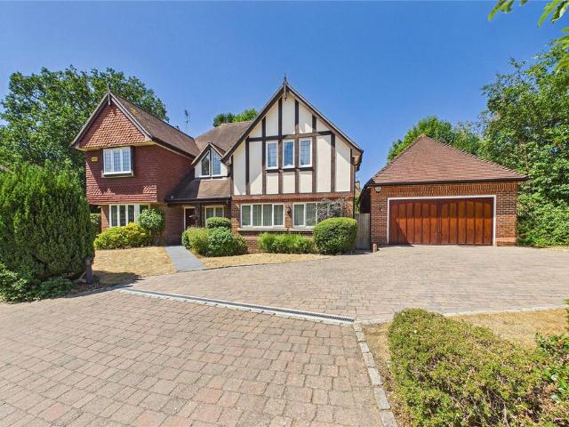6 bedroom detached house for sale