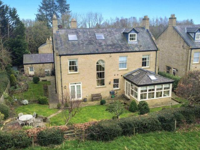 6 bedroom detached house for sale