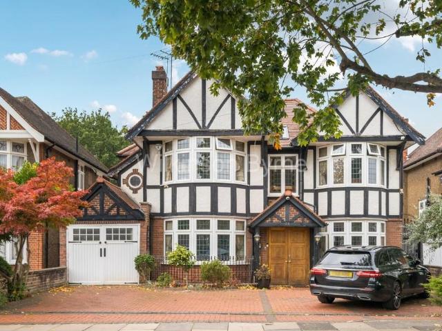 6 bedroom detached house for sale