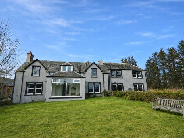 6 bedroom detached house for sale