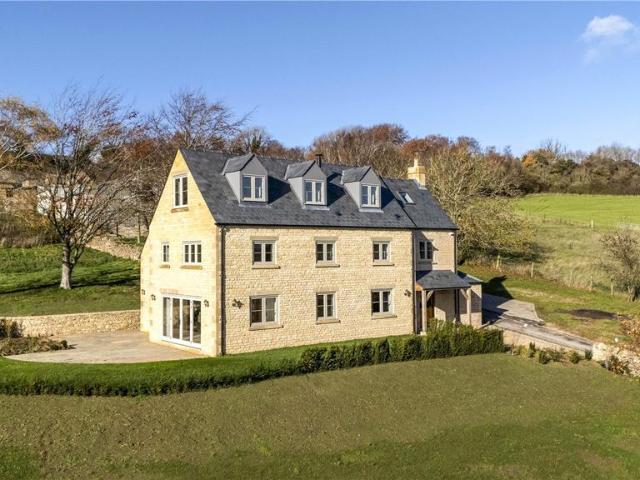 6 bedroom detached house for sale