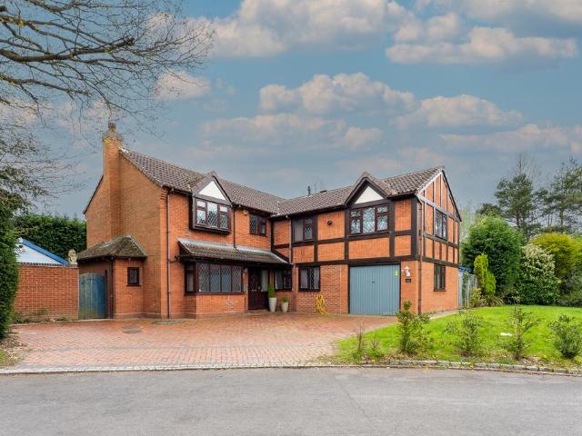 6 bedroom detached house for sale