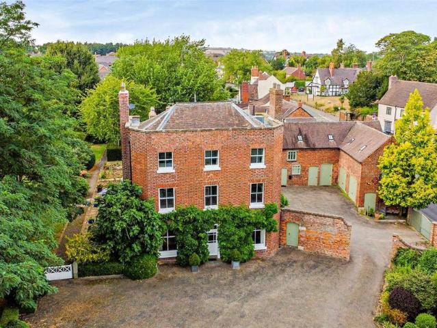 6 bedroom detached house for sale