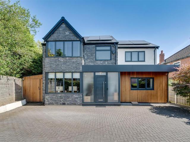 6 bedroom detached house for sale