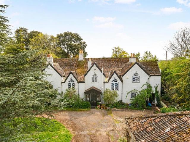 6 bedroom detached house for sale