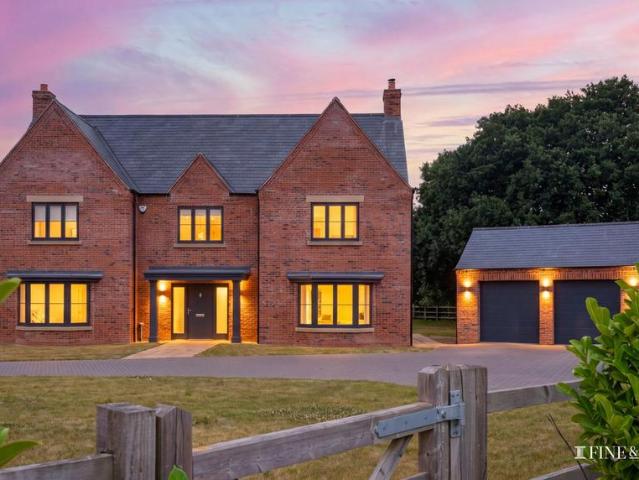 6 bedroom detached house for sale