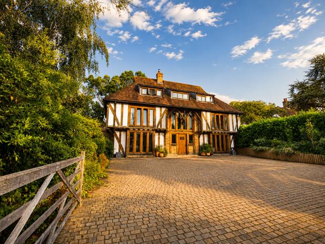 6 bedroom detached house for sale