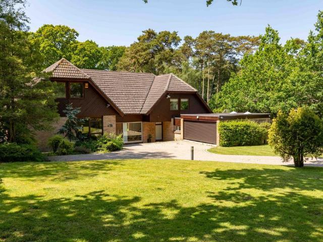 6 bedroom detached house for sale