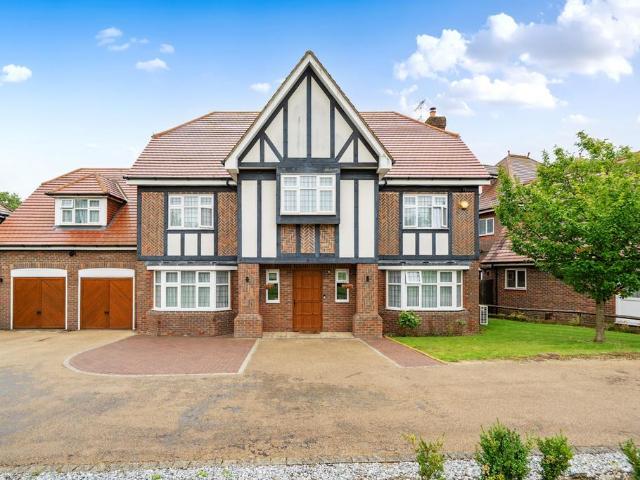 6 bedroom detached house for sale