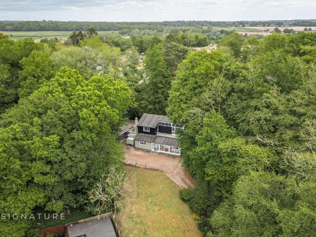 6 bedroom detached house for sale