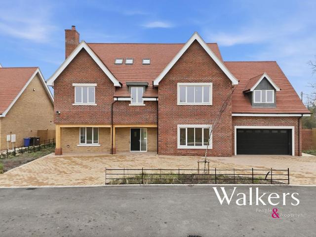 6 bedroom detached house for sale