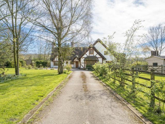 6 bedroom detached house for sale