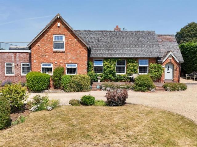 6 bedroom detached house for sale