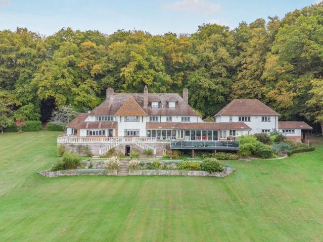 8 bedroom detached house for sale