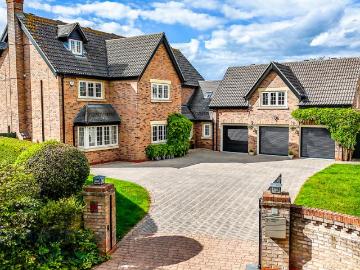 6 bedroom detached house for sale