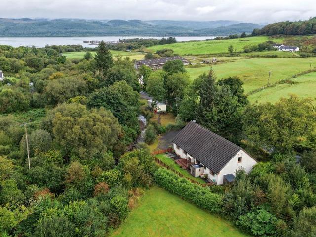 6 bedroom detached house for sale