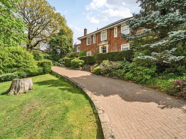 6 bedroom detached house for sale