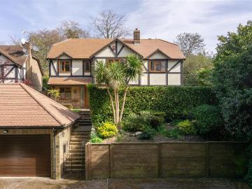 6 bedroom detached house for sale