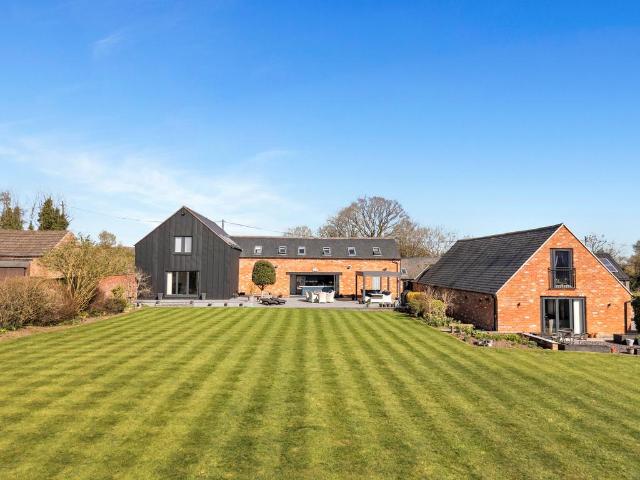 6 bedroom detached house for sale