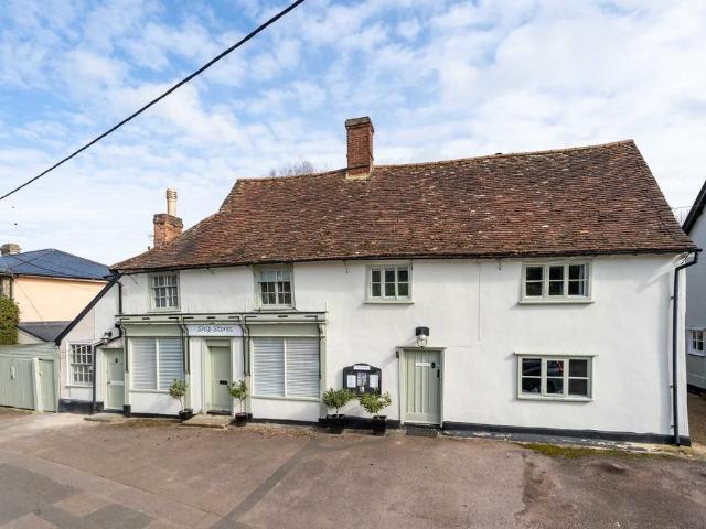 6 bedroom detached house for sale