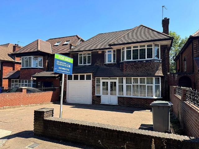 6 bedroom detached house for sale