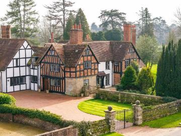 6 bedroom detached house for sale