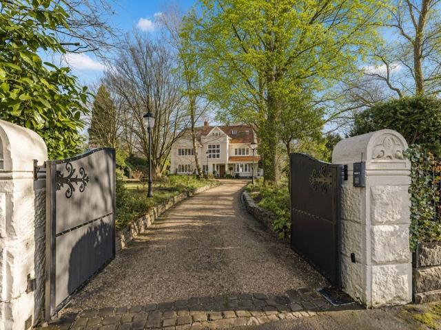 6 bedroom detached house for sale