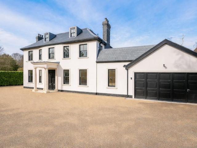 6 bedroom detached house for sale