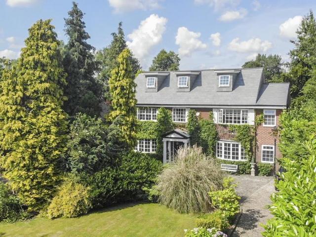 6 bedroom detached house for sale