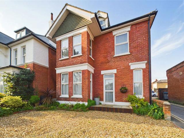 6 bedroom detached house for sale