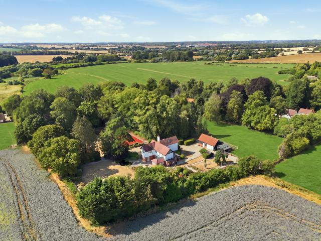 6 bedroom detached house for sale
