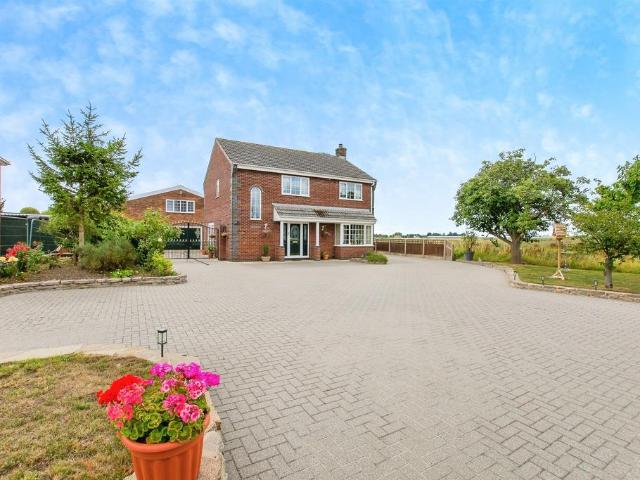 6 bedroom detached house for sale