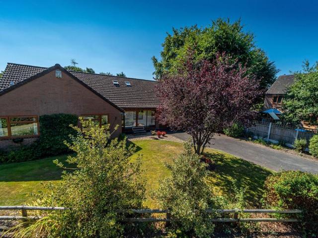 6 bedroom detached house for sale