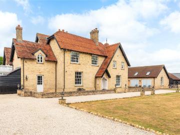 6 bedroom detached house for sale
