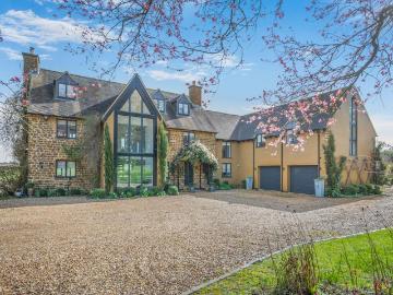 6 bedroom detached house for sale