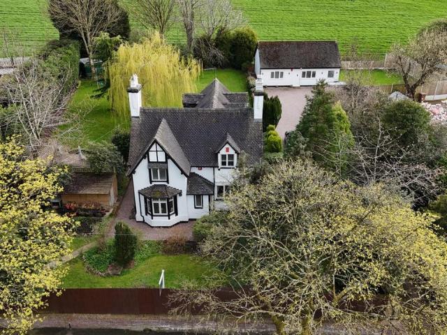 6 bedroom detached house for sale