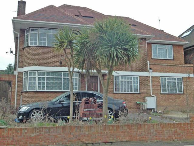 6 bedroom detached house for sale