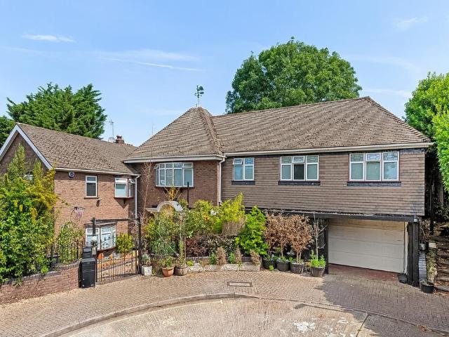 6 bedroom detached house for sale