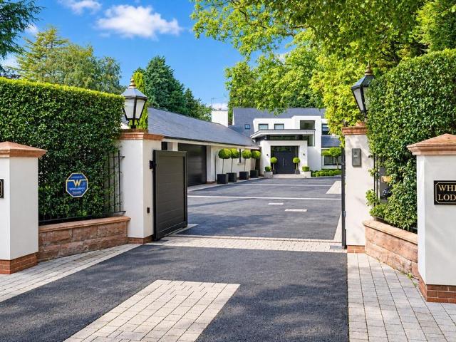 6 bedroom detached house for sale