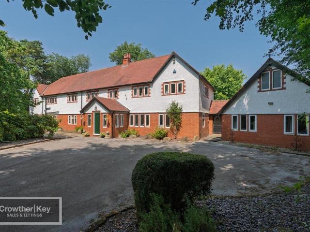 6 bedroom detached house for sale
