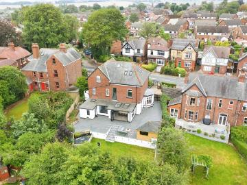6 bedroom detached house for sale