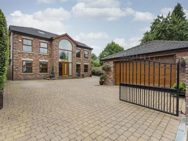 6 bedroom detached house for sale