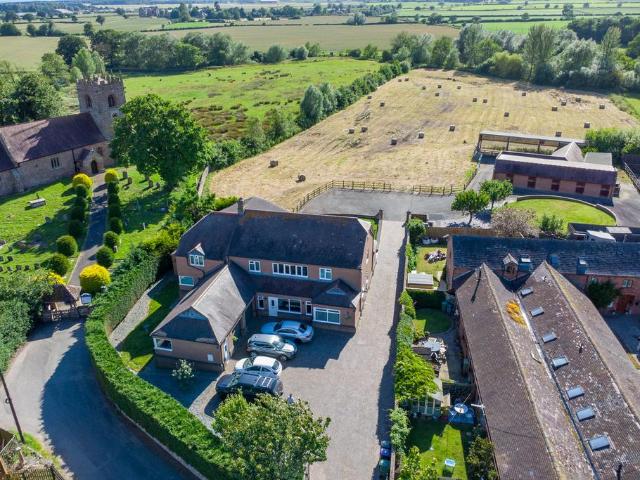 6 bedroom detached house for sale