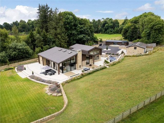 6 bedroom detached house for sale