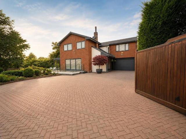 6 bedroom detached house for sale