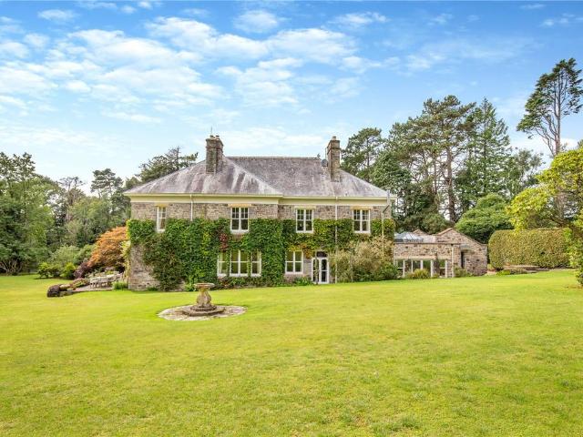 6 bedroom detached house for sale