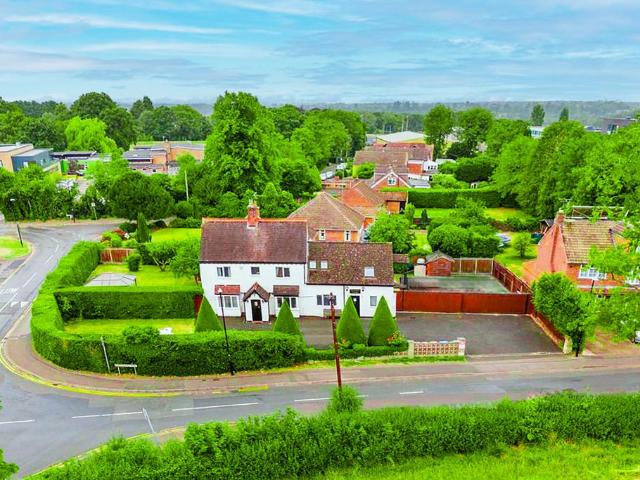 6 bedroom detached house for sale