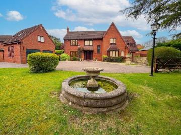 6 bedroom detached house for sale